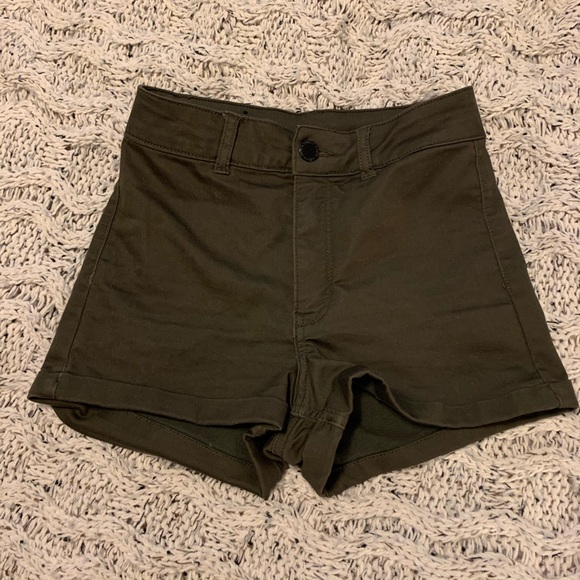 army green high waisted shorts - Picture 2 of 3
